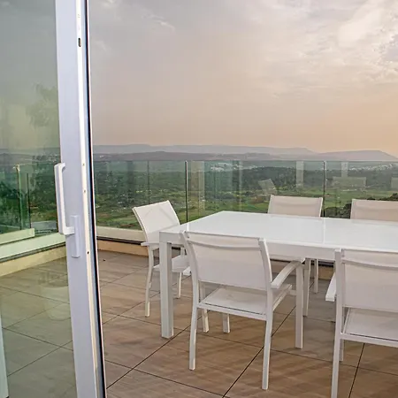 A52 - With Sea And Country Views מליאהה
