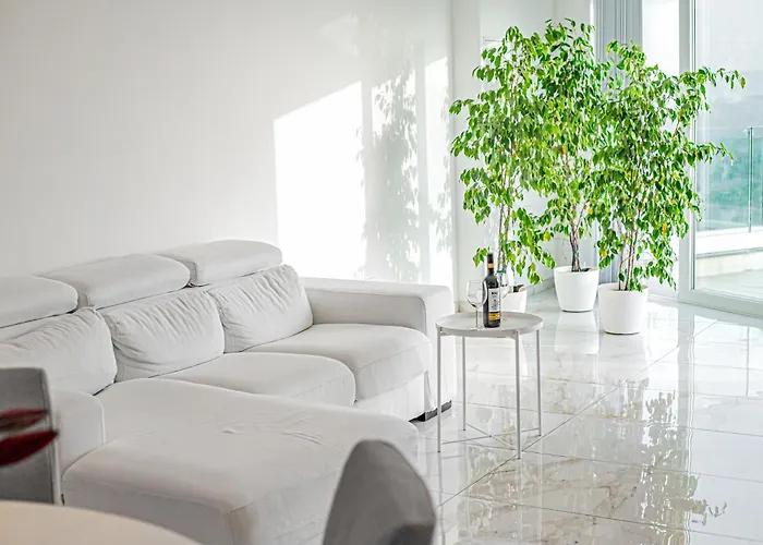 A52 - With Sea And Country Views Apartment *